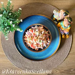 Салат с фасолью, крабовыми палочками и помидорами