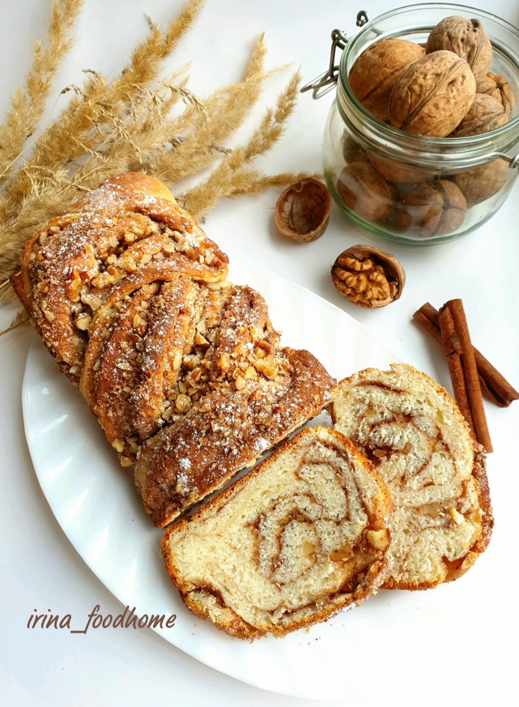 Творожная плетёнка с корицей и грецким орехом