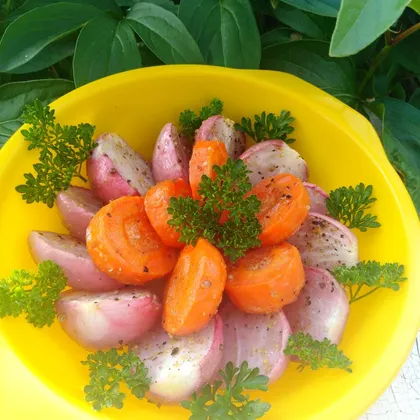 ПП ужин: запечённые в духовке редис и морковь