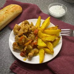 Филе бедра курицы с картошкой