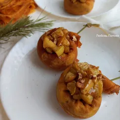 Тыквенные блинчики с карамелизированными яблоками