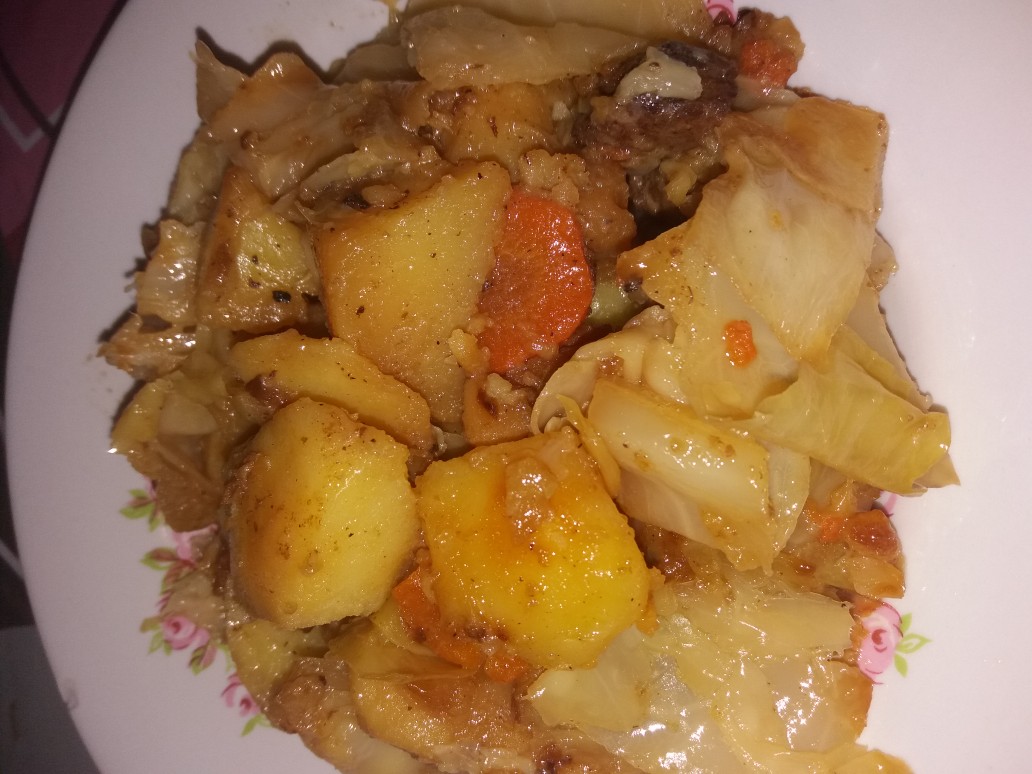 Картошка тушенная с капустой