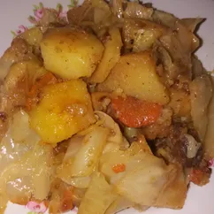 Картошка тушенная с капустой