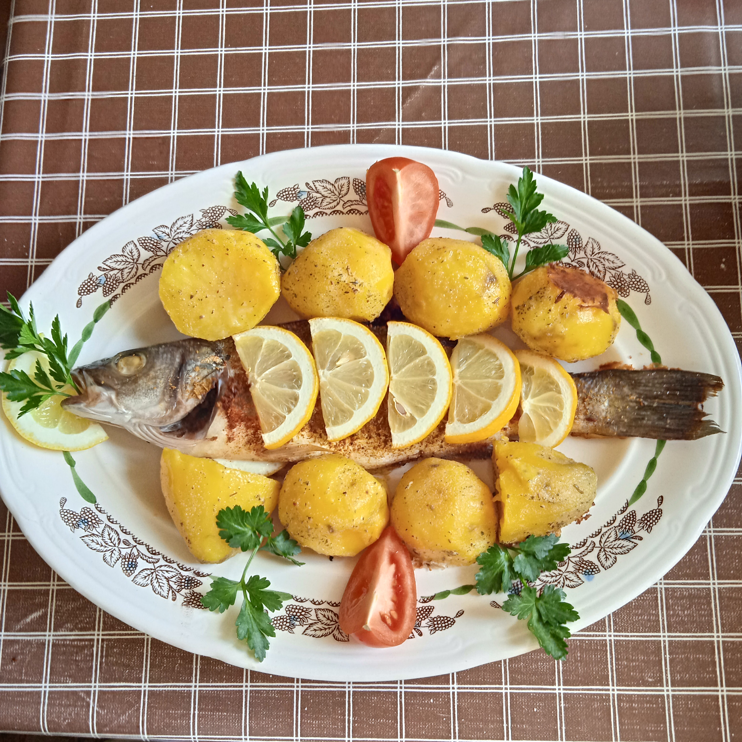 Сибас запечённый в духовке с картофелем