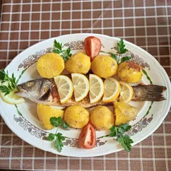 Сибас запечённый в духовке с картофелем