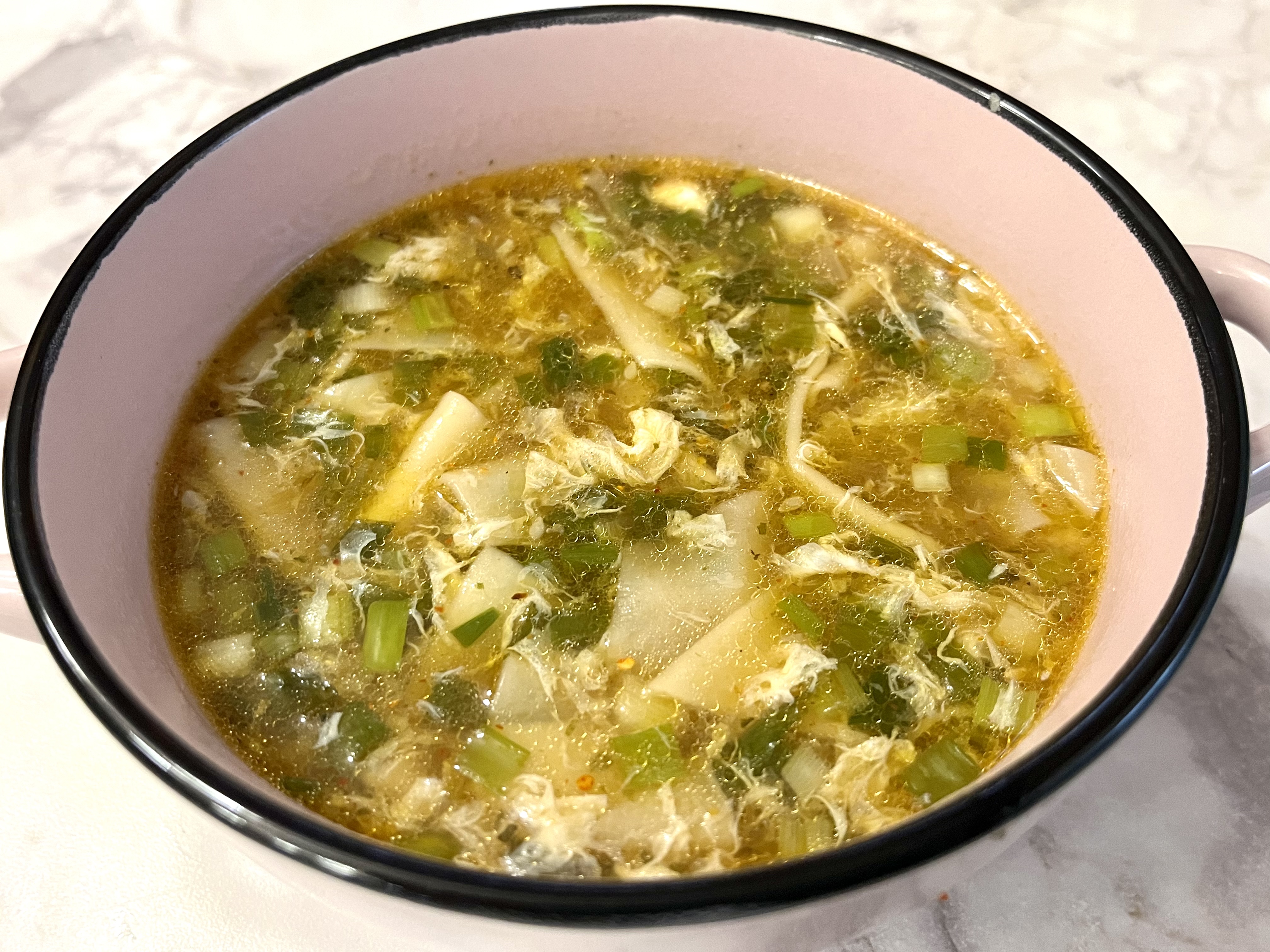 Суп с лапшой в азиатском стиле 