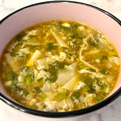 Суп с лапшой в азиатском стиле 