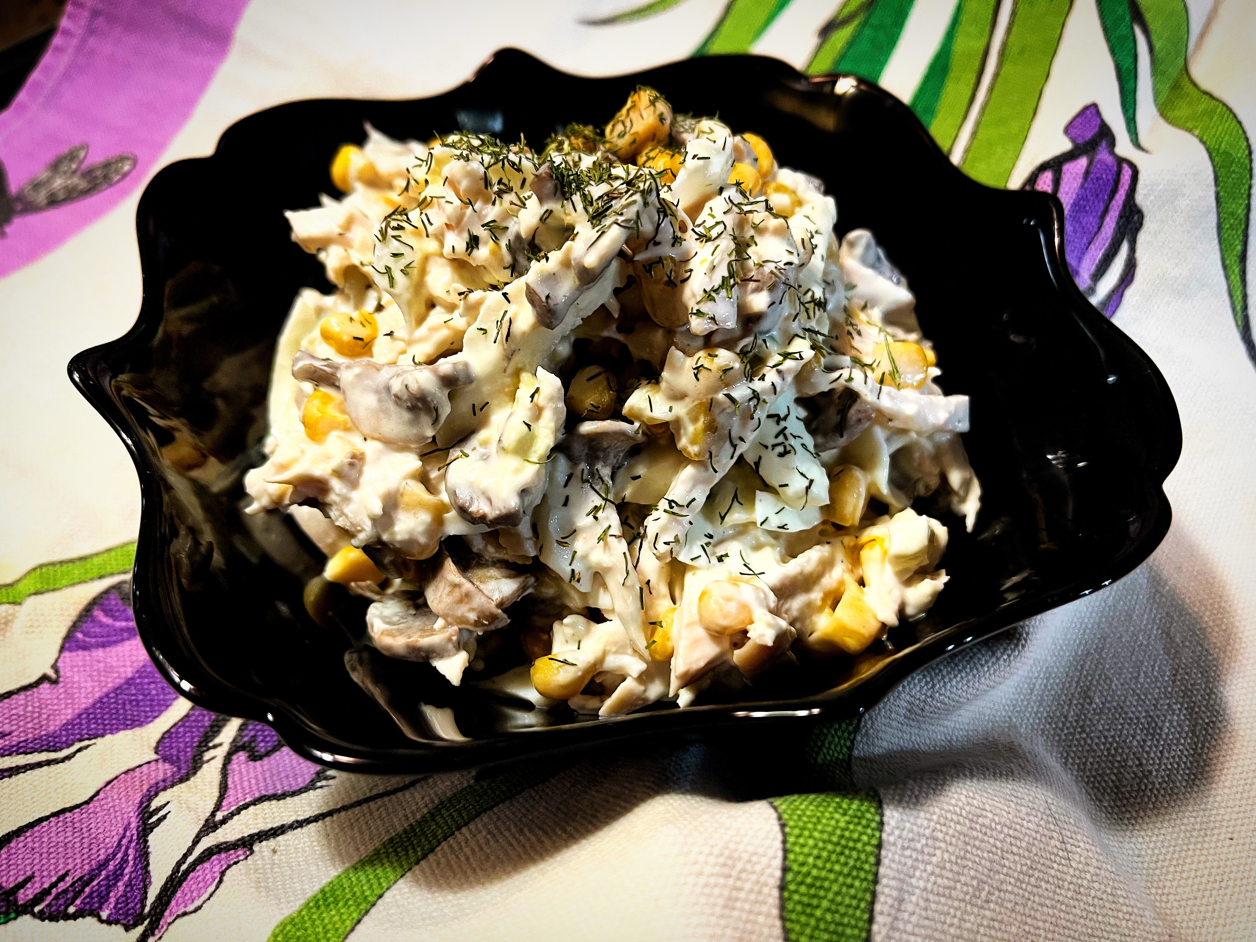 Салат из курицы с шампиньонами