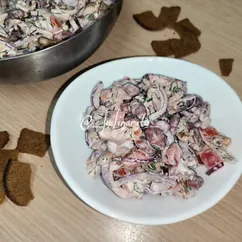 Салат с копчёной курицей и фасолью
