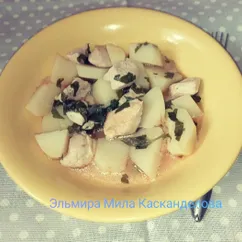 Картошка тушёная с куриной грудкой 