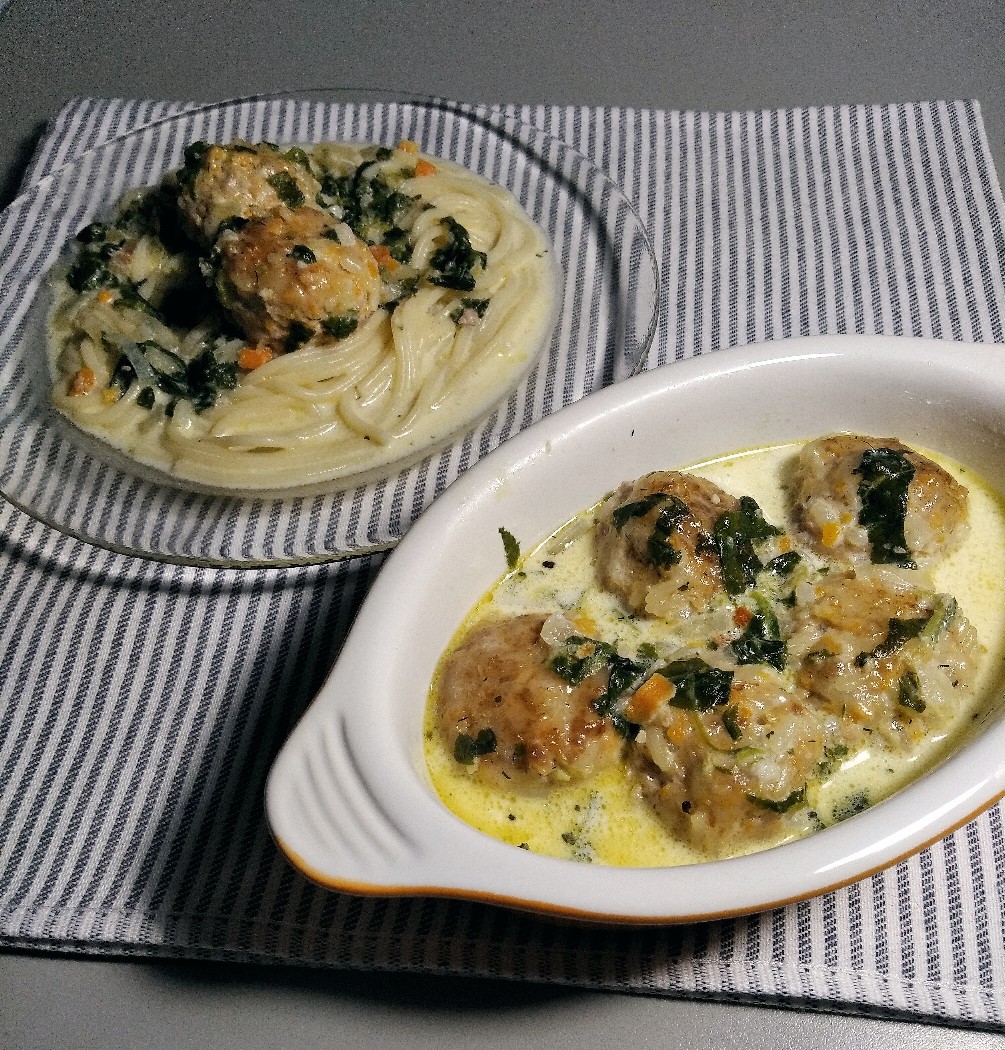 Мясные шарики в шпинатом соусе