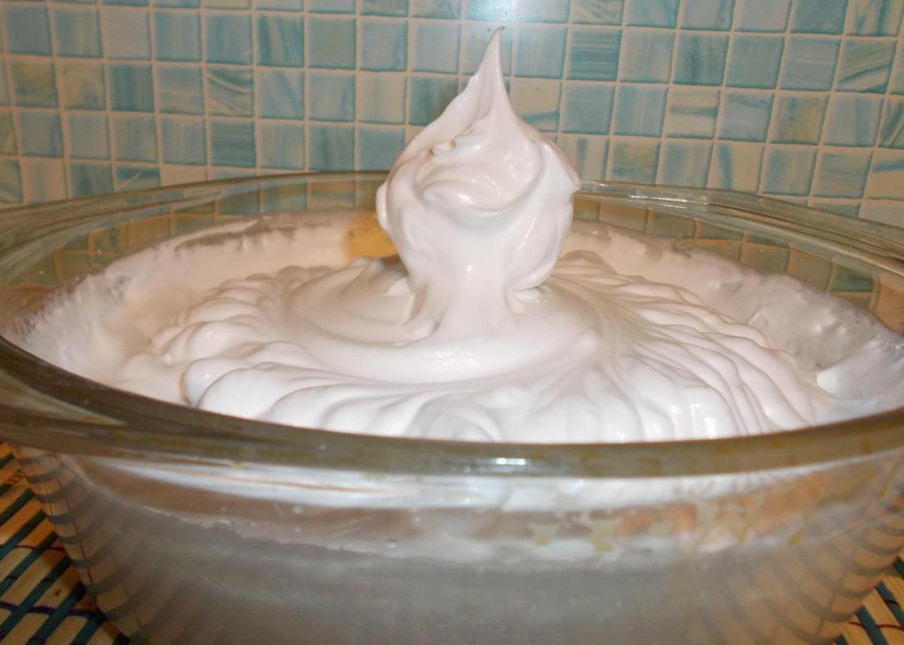 Белковый крем для украшения торта