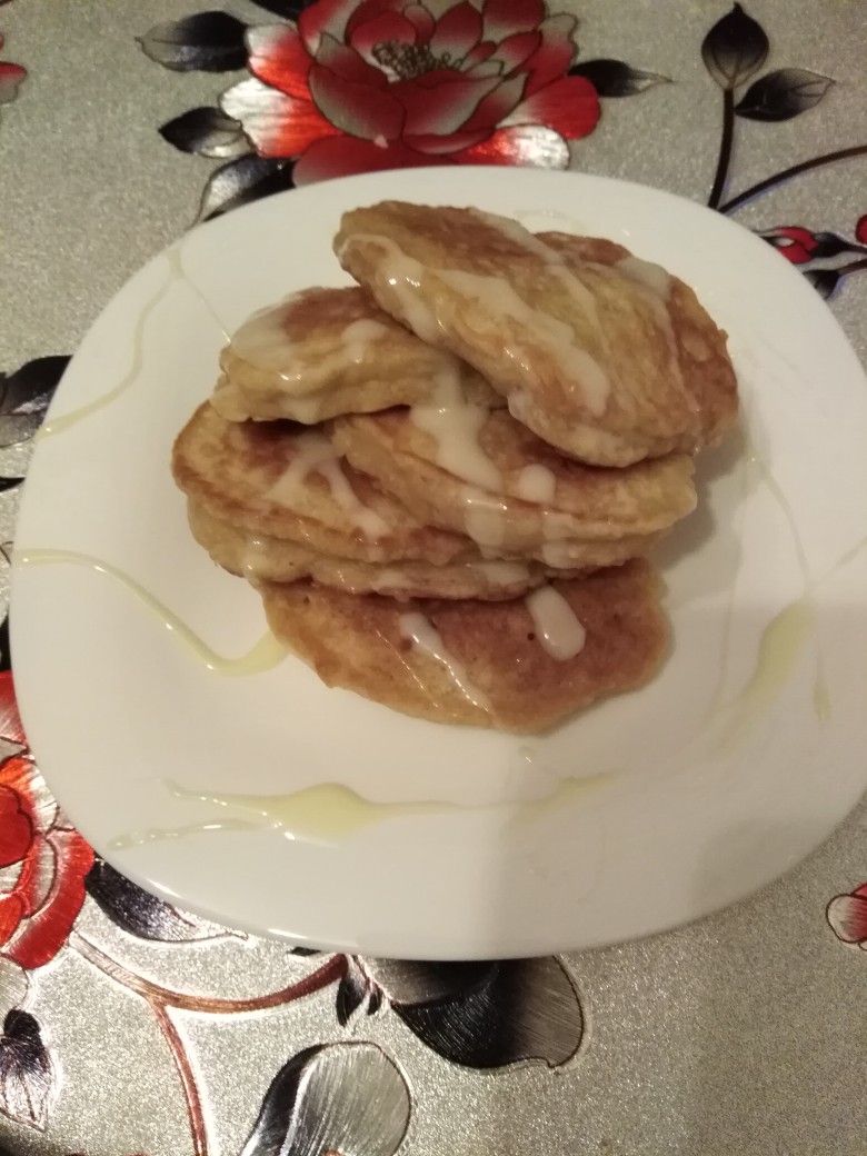 Оладушки на ряженке с яблоками 🤩🍎🥞