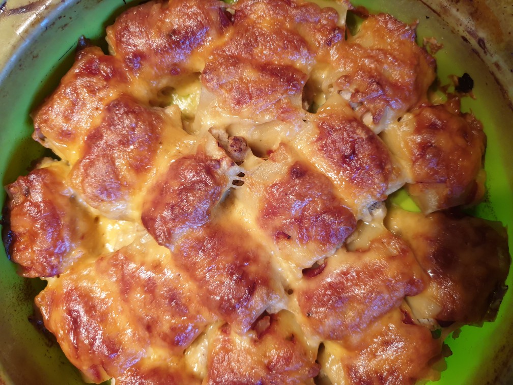 Открытый пирог с макаронами и фаршем - сытное блюдо для самых голодных ртов