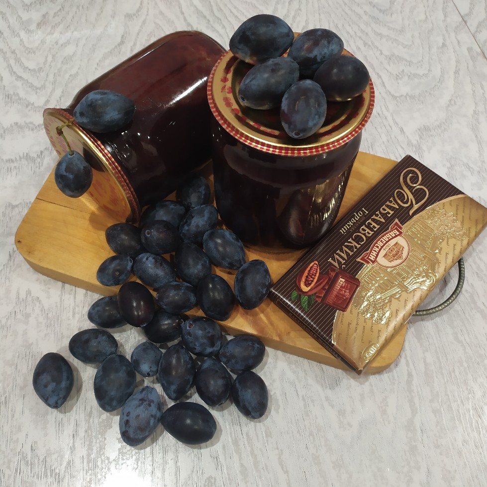 Весьма необычный и вкусный рецепт сливового варенья с шоколадом