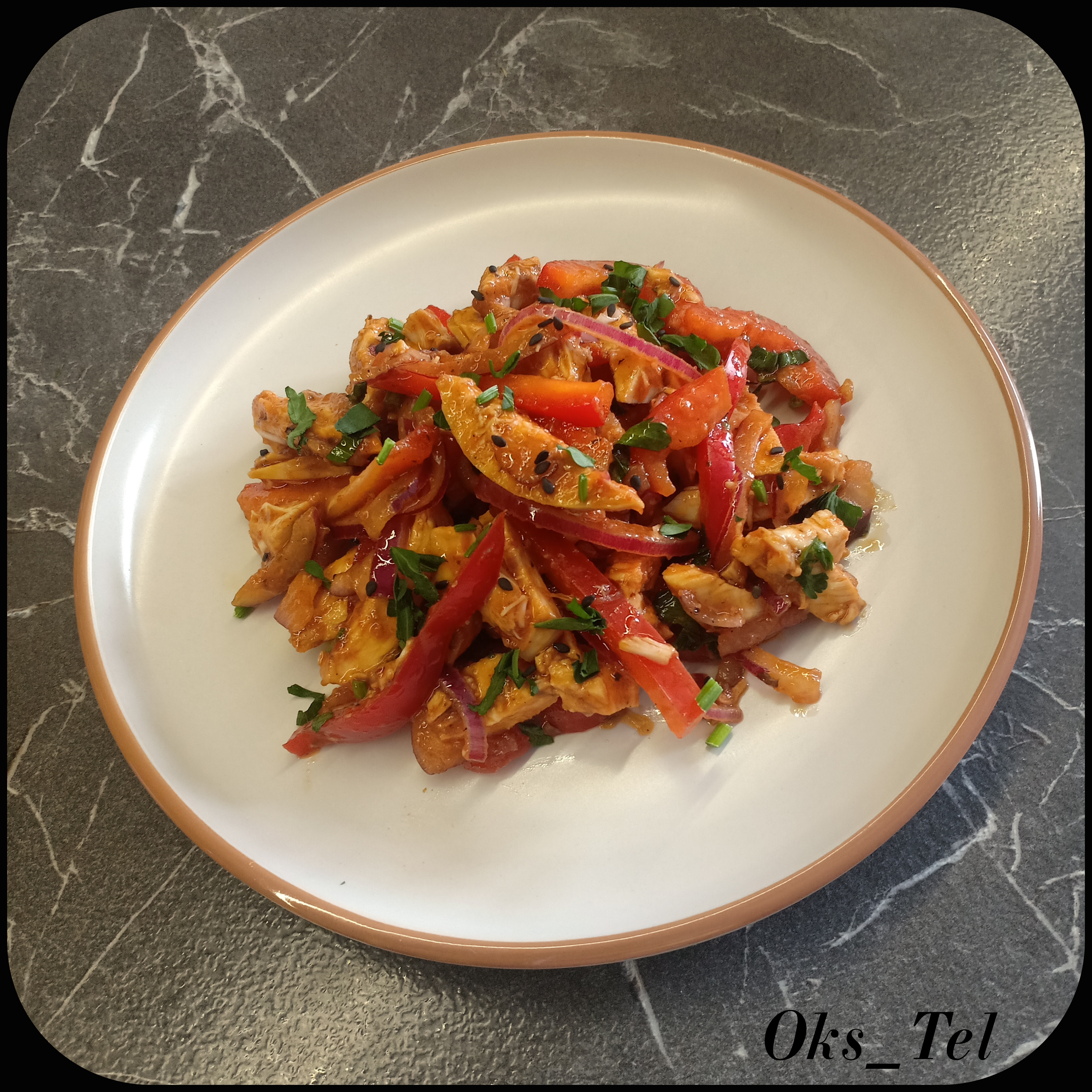 Салат с курицей и болгарским перцем