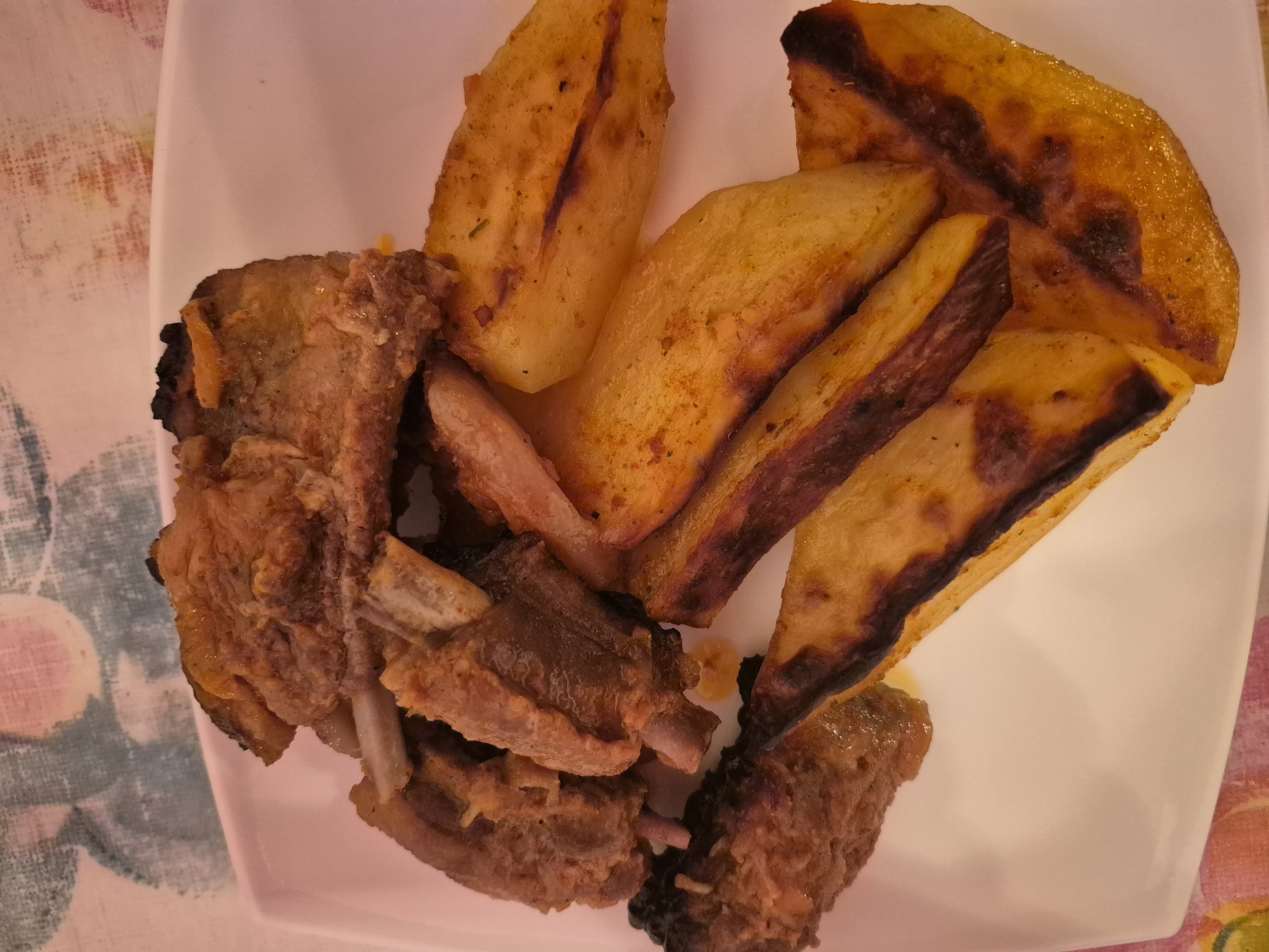 Рёбра кабана с картошкой