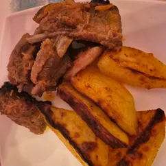 Рёбра кабана с картошкой