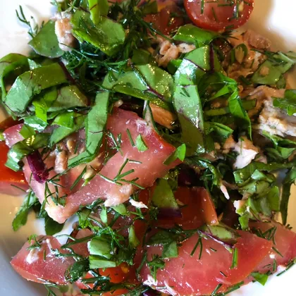 Салат из тунца с помидорами