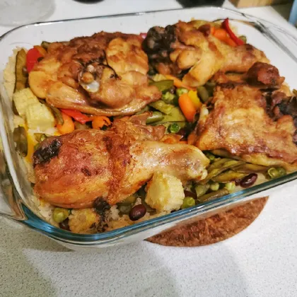Курица запечённая с рисом и овощами