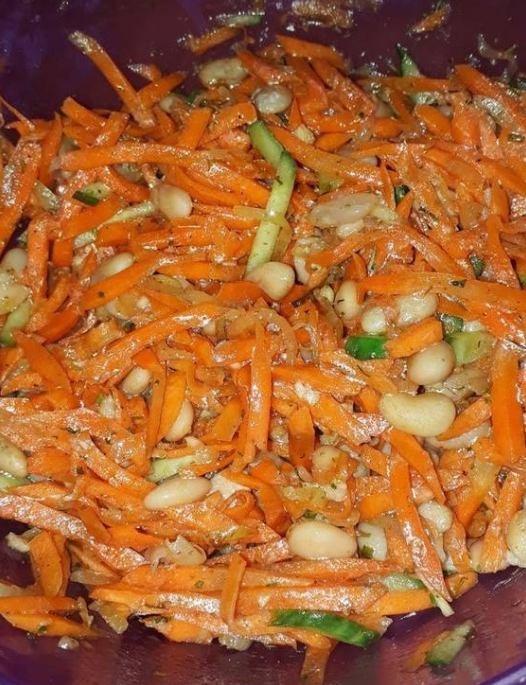 Салат с жареной морковкой и фасолью. Салат морковка фасоль что еще нужно ложить в такой салат.