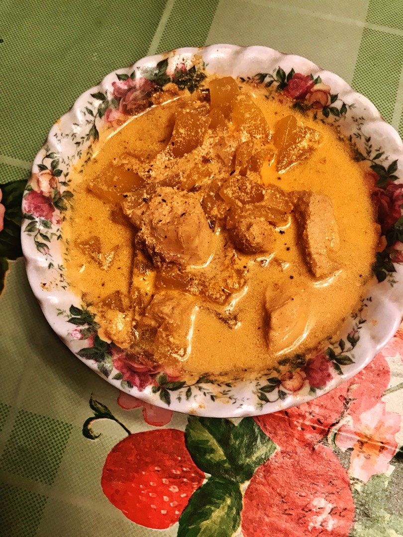 Кабачки с курицей в сметаной подливке