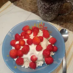 Творог с клубникой