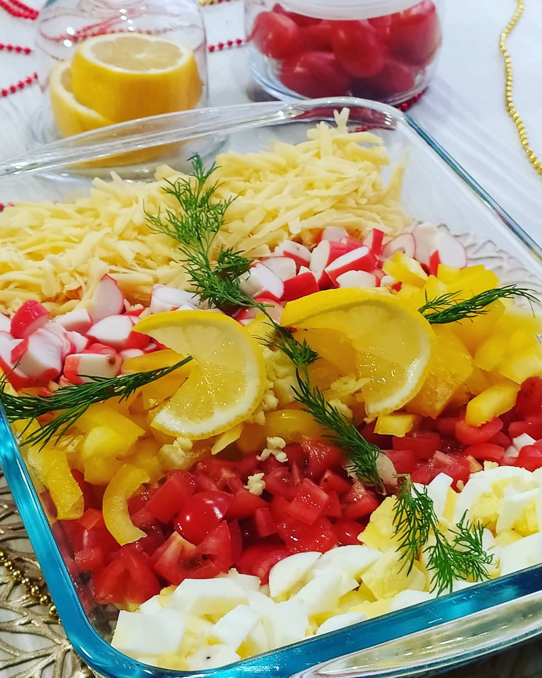 Салат из крабовых палочек и помидоров – кулинарный рецепт