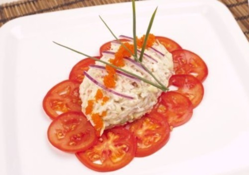 Салат с крабовым мясом и айсбергом