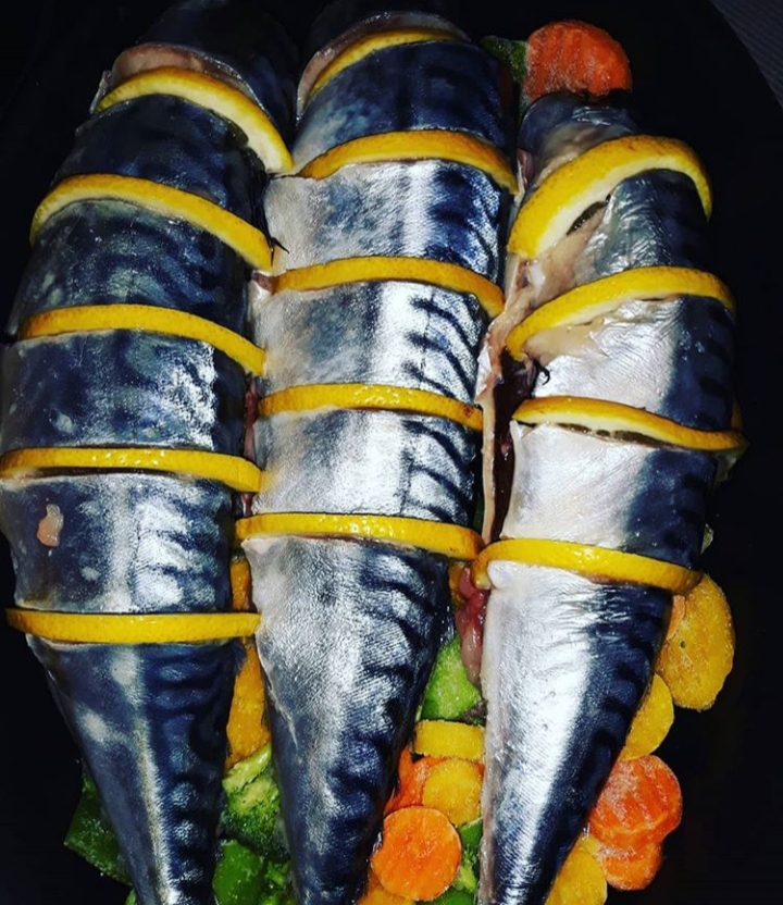 Скумбрия на подушке из овощей 👍