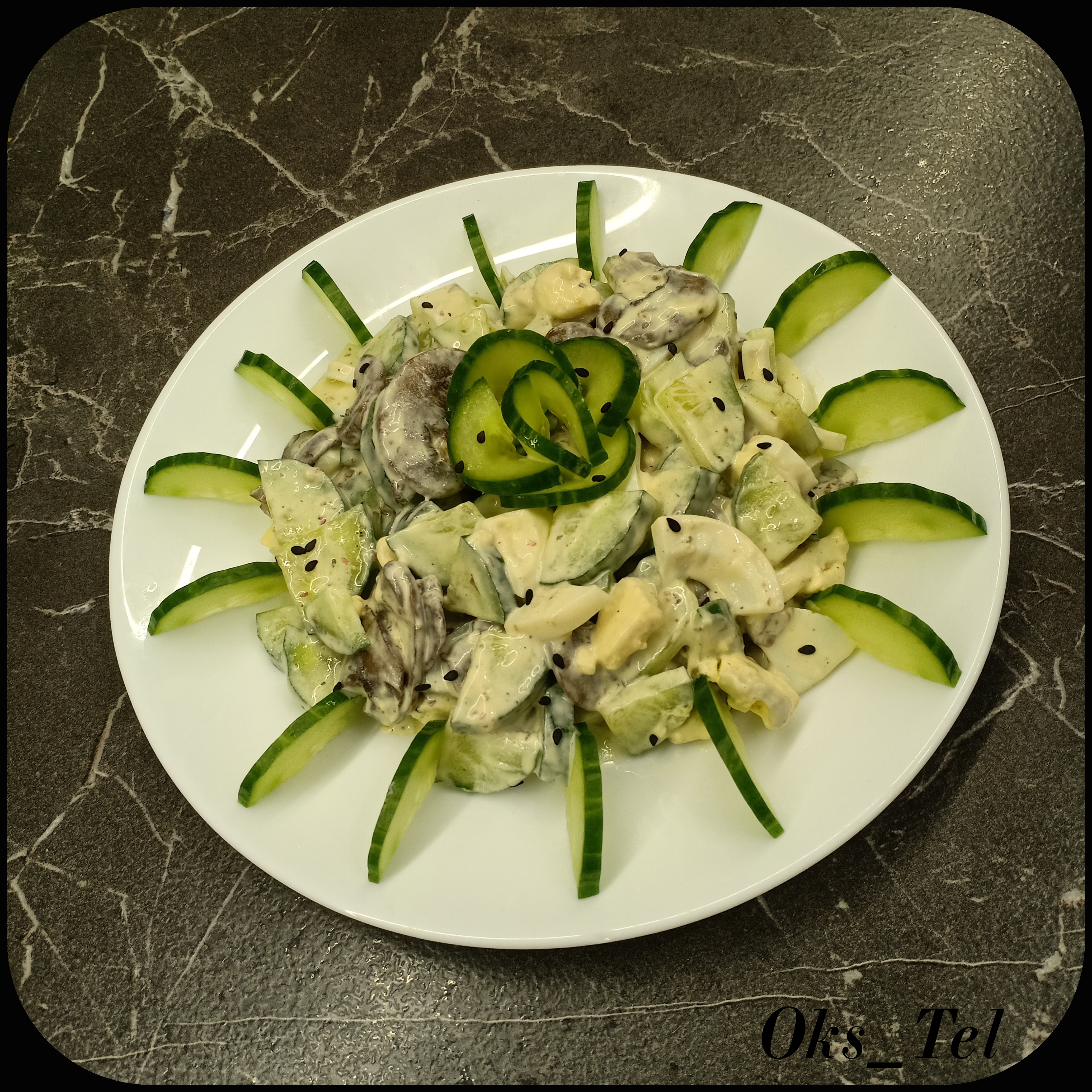 Салат с шампиньонами, огурцами и яйцами