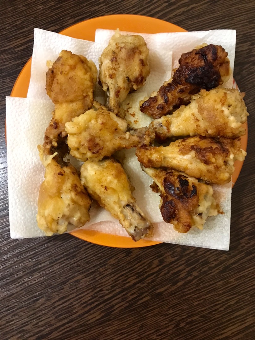 Куриные плечики в панировке на сковородке