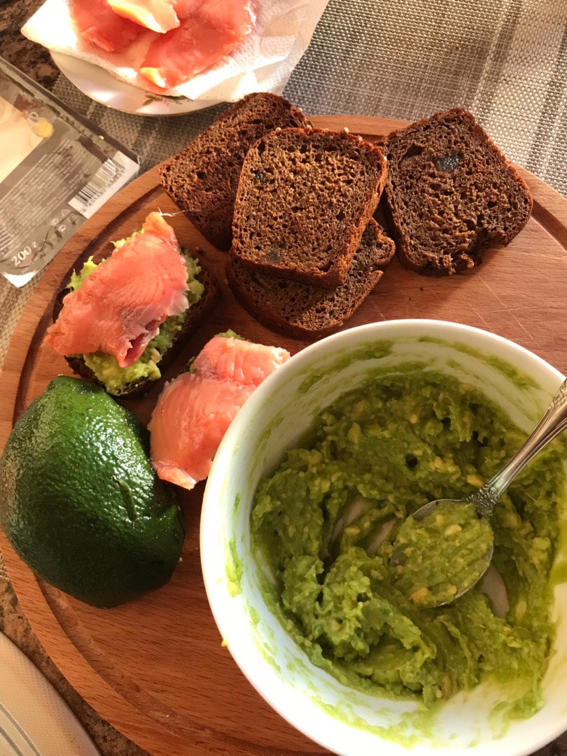 Бутерброды 🥪 с рыбой и авокадо 🥑