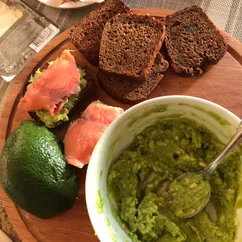 Бутерброды 🥪 с рыбой и авокадо 🥑