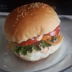 Бургер с курицей 🍔