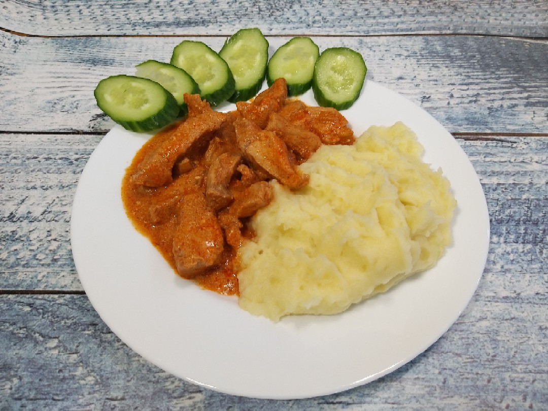 Гуляш с картошкой