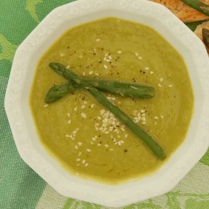 Суп-пюре со спаржей и зеленым горошком