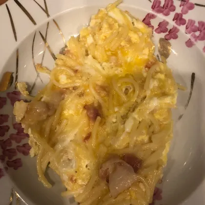 Яичница с беконом и спагетти