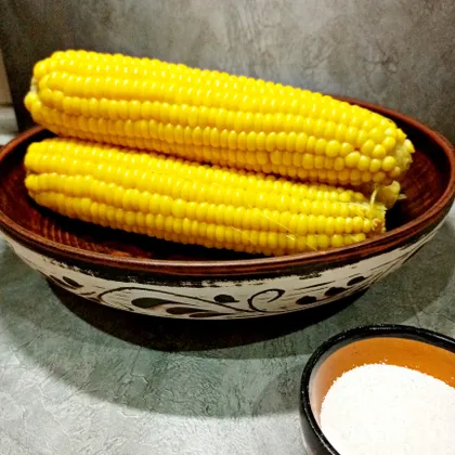 Вареная молодая кукуруза