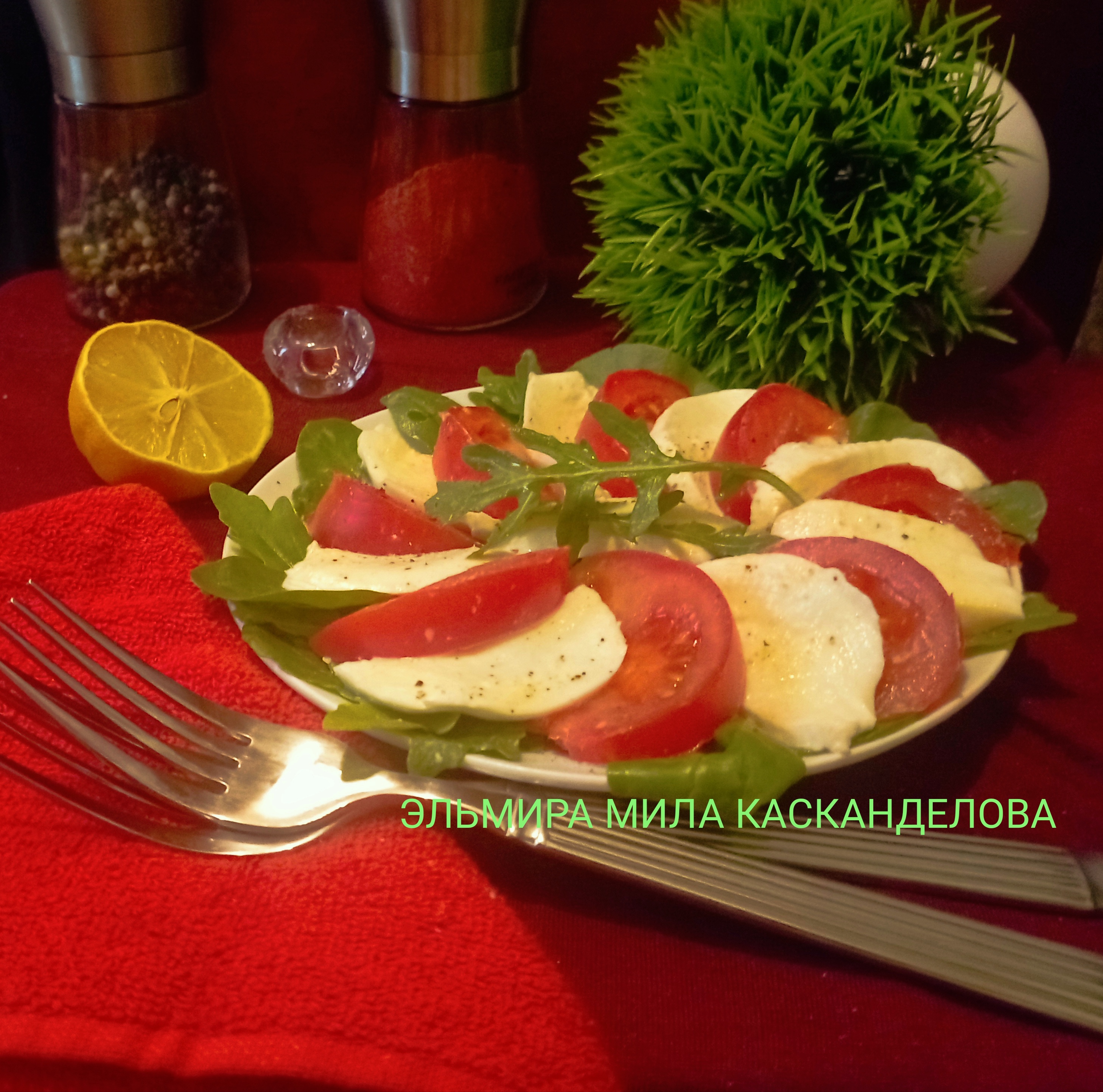 Салат капрезе с моцареллой