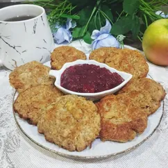 Овсяные оладьи с яблоком 