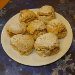 Профитроли с варёной сгущёнкой