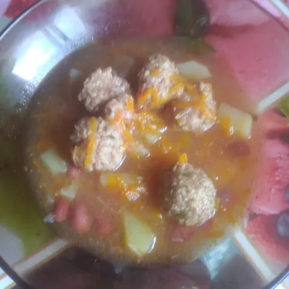 Суп с фрикадельками и фасолью