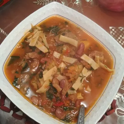 Фасолевый суп с лапшой