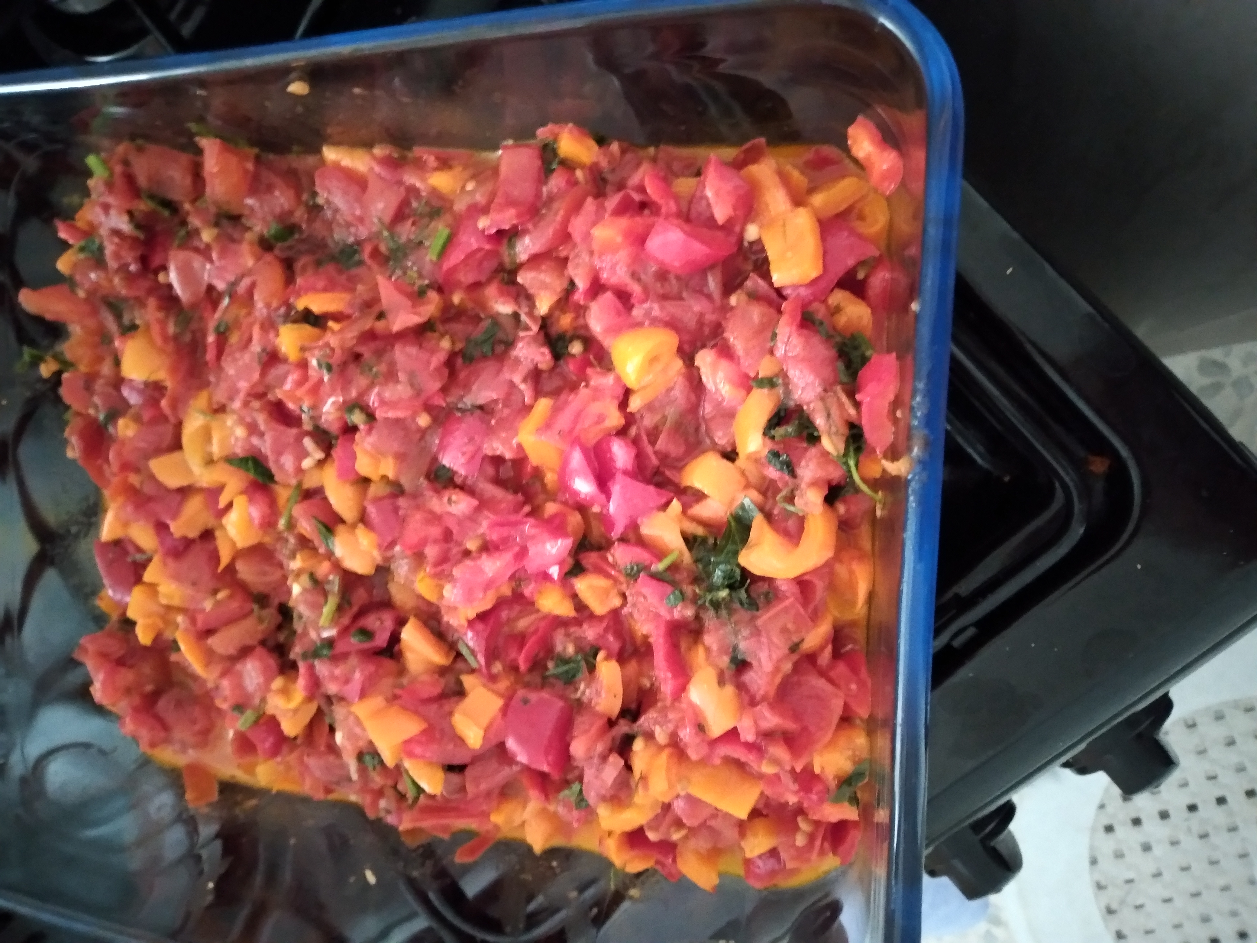 Салат из тушеных помидоров с болгарским перцем