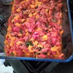 Салат из тушеных помидоров с болгарским перцем