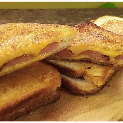 3 ингредиента и сэндвич готов // Вкусный сэндвич с сыром и сосисками // Рецепт сэндвича