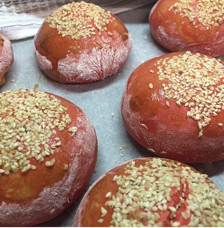Красная булочка для бургера