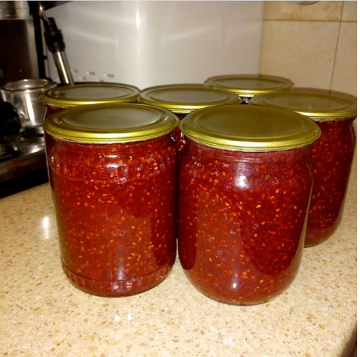 Свежая малина, перетертая с сахаром на зиму