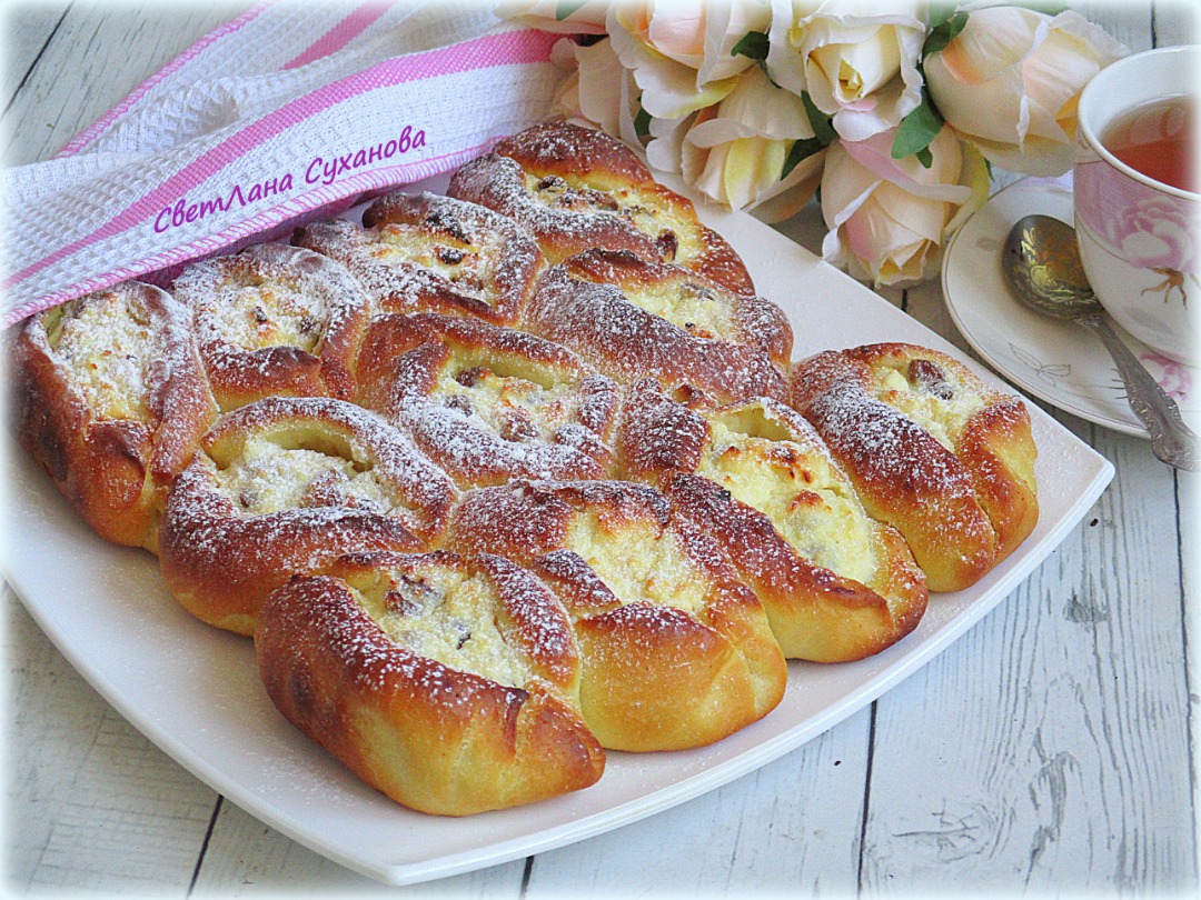 Пирог-разборник с творогом и изюмом